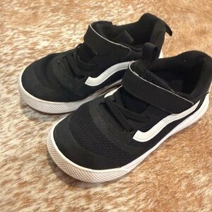 Toddler Vans Ultra Range Black and White Size 9!